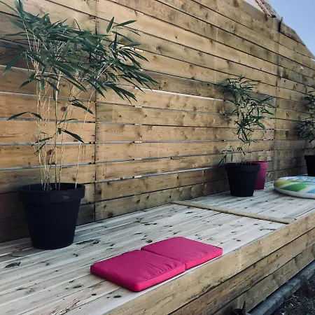 בית נופש Stone House In With Private Pool המואר
