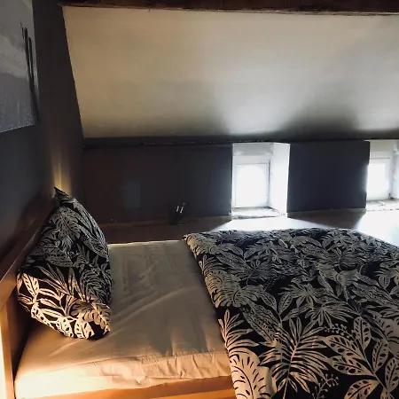בית נופש Stone House In With Private Pool המואר